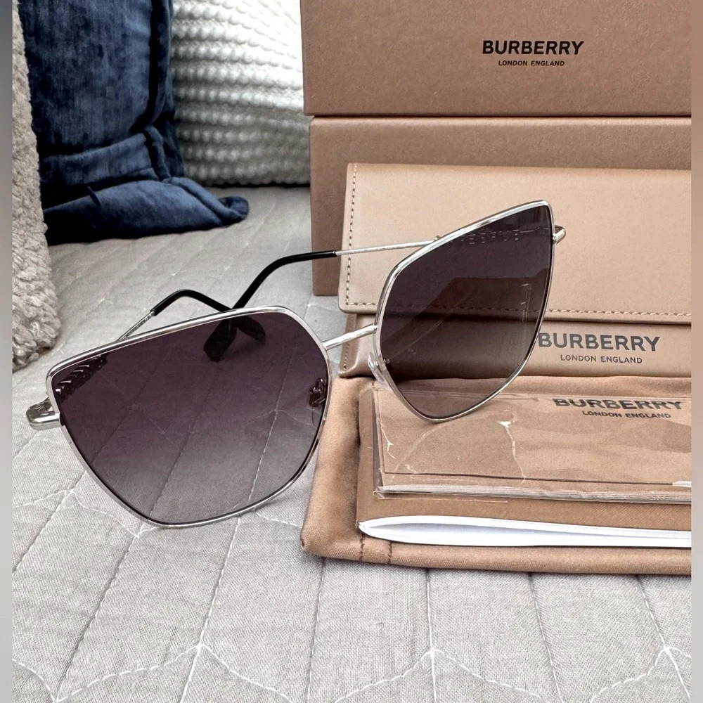 NEW‼️BURBERRY BE3143 Alexis Silver Square with Gray Gradient Lens